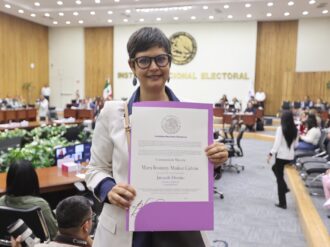 Entregan constancia de mayoría a Mara Muñoz