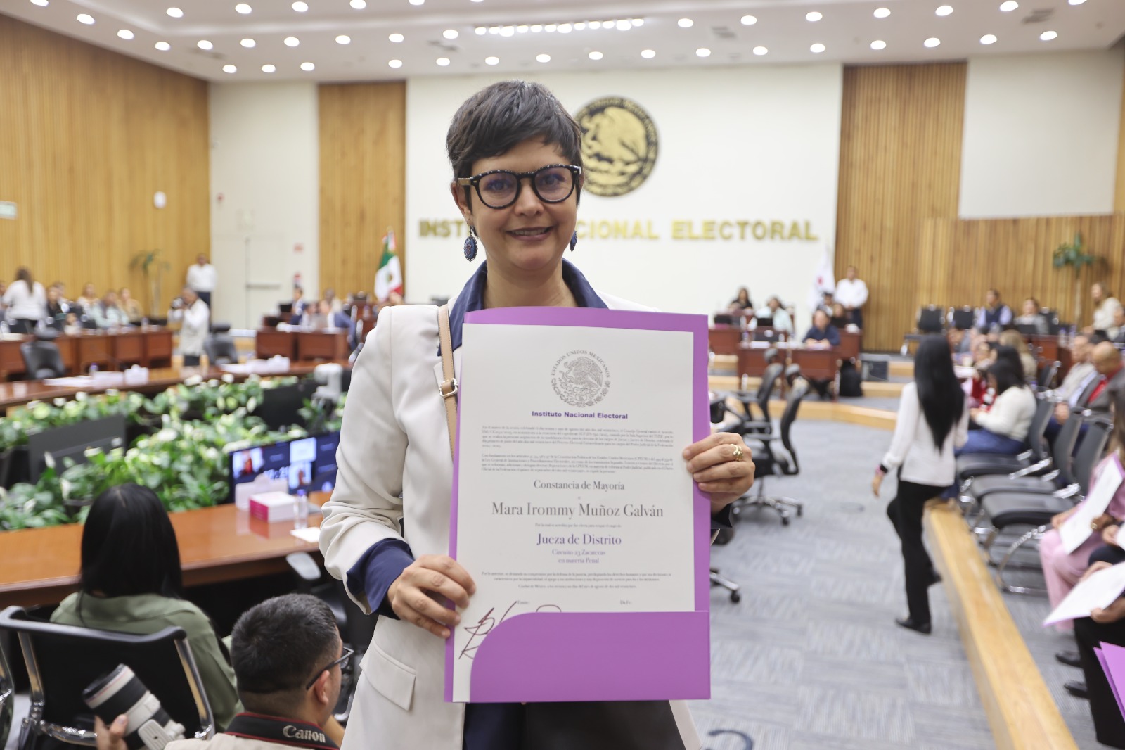 Entregan constancia de mayoría a Mara Muñoz 