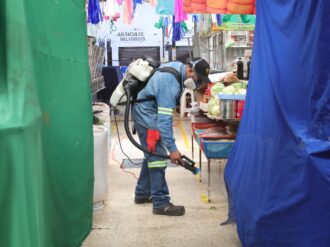 Fumigan el mercado Benito Juárez en Jerez