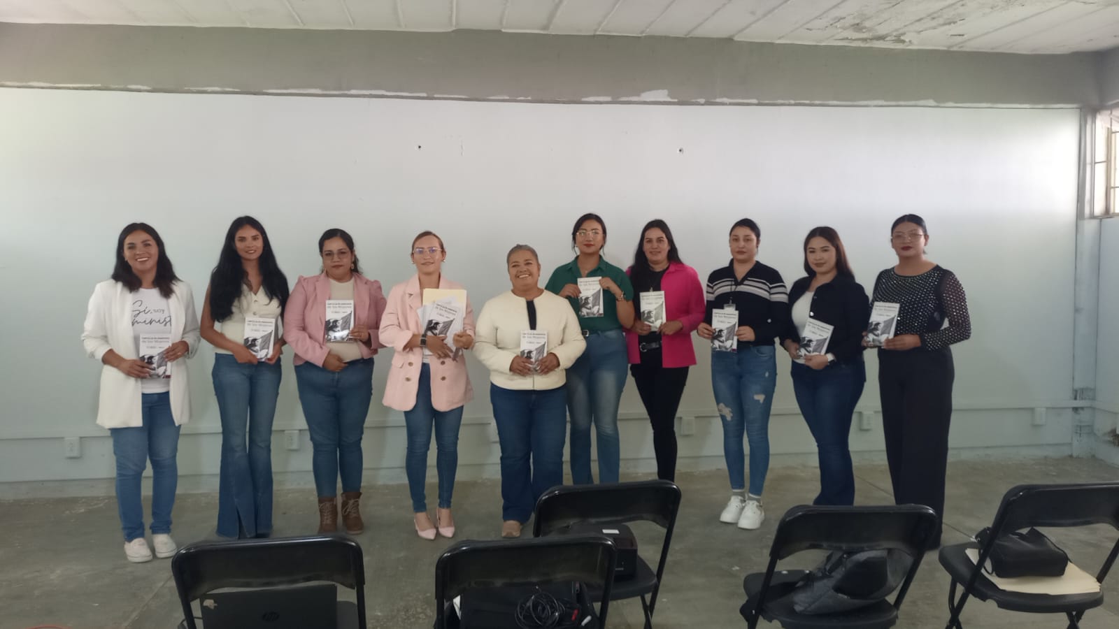 Capacitan a personal de los institutos de la mujer en Río Grande