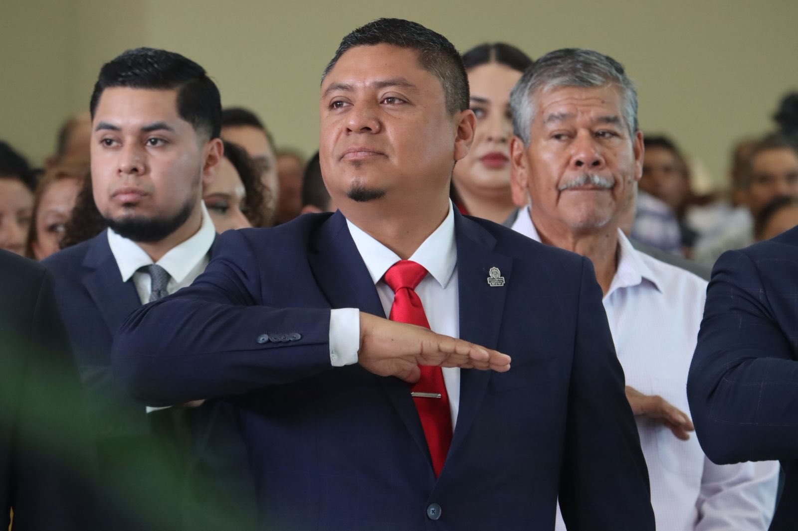 Ofrece Pier Michel cuentas a su pueblo