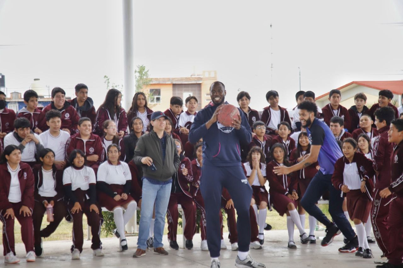 Conviven Gambusinos con estudiantes de secundaria  