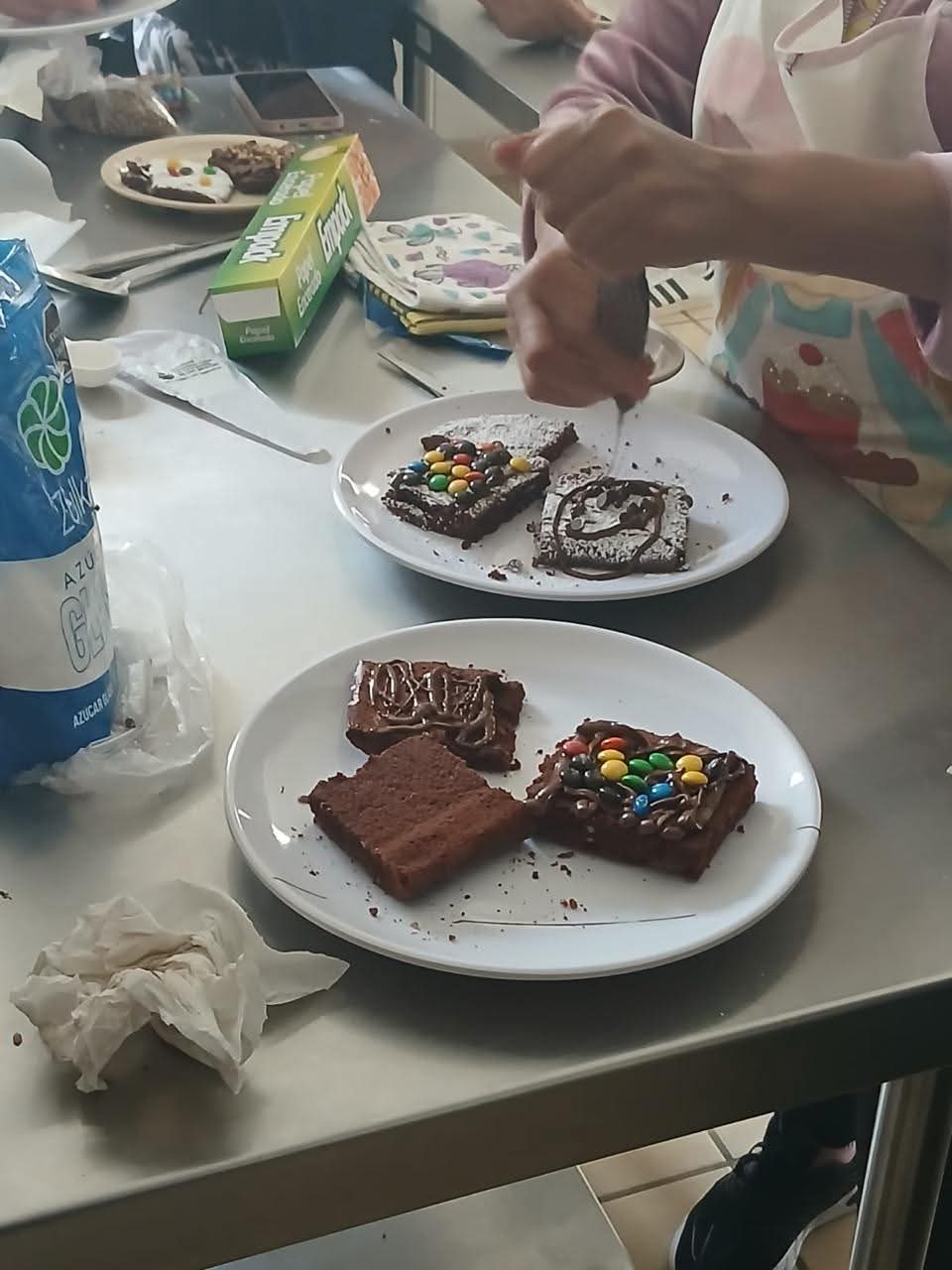 Enseñan repostería a mujeres 