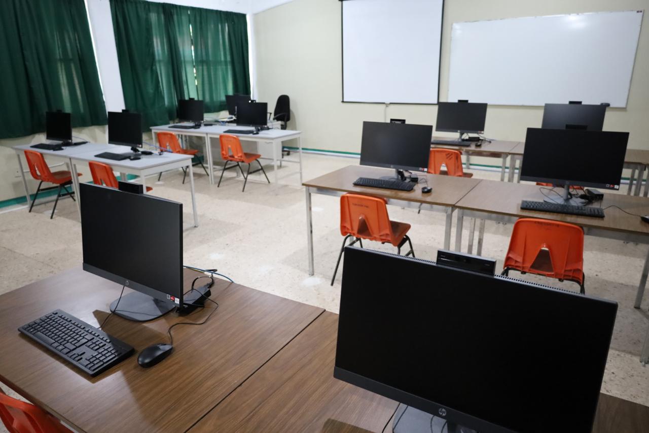 Rehabilitan centro de cómputo y laboratorio en Cobaez de Villa de Cos 