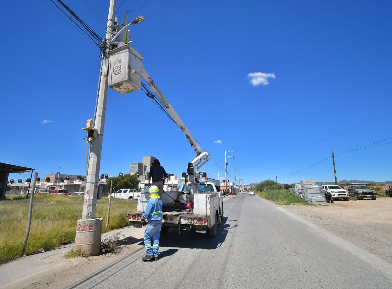 Tras detención del “cortacables” reparan alumbrado público en La Comarca 