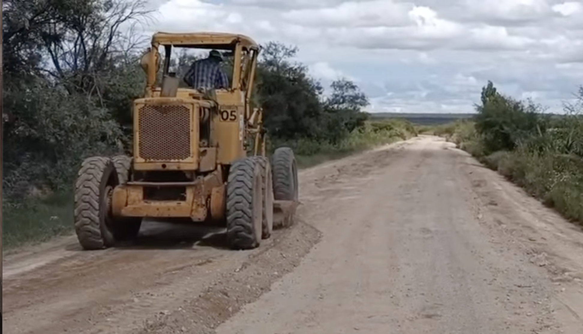 Mejoran carretera Llano Blanco Norte a Palma Delgadita