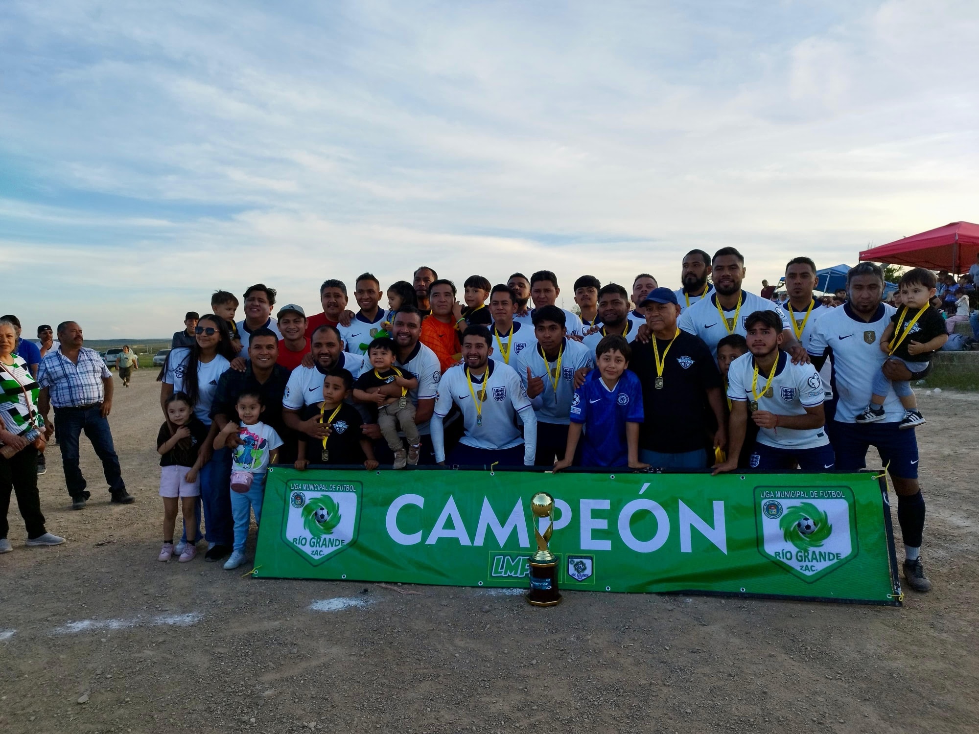 Deportivo Veneno, campeón de la Segunda División en Río Grande