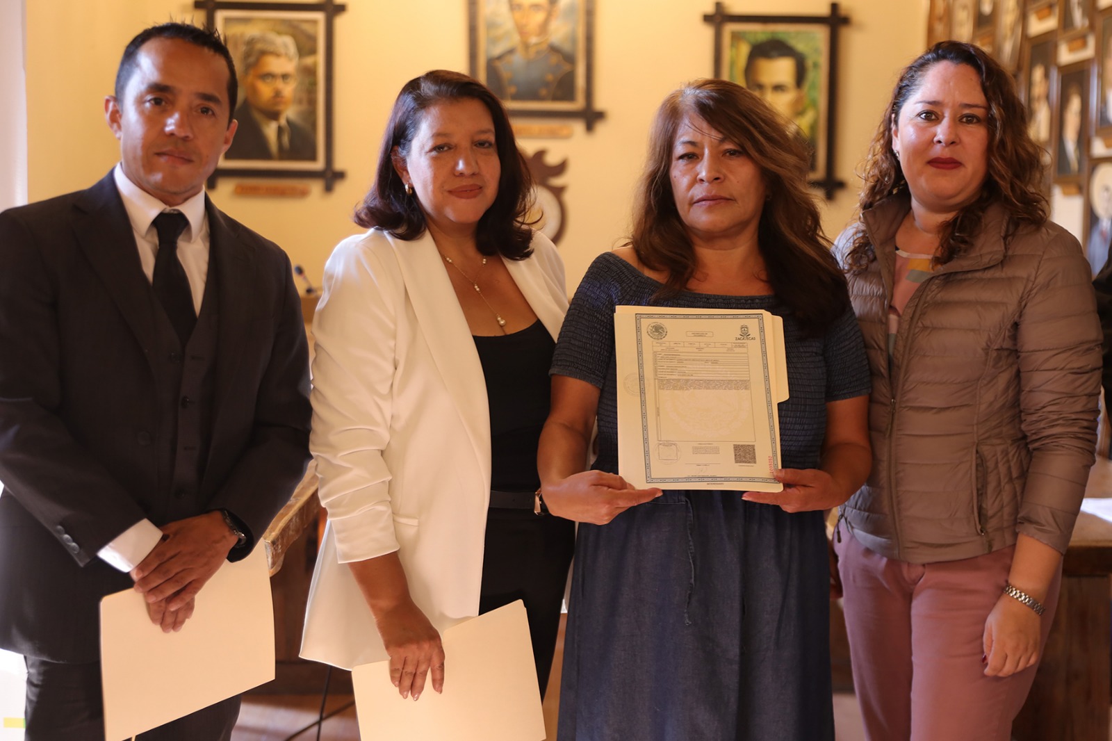 Entregan 95 actas de doble ciudadanía en Jerez 