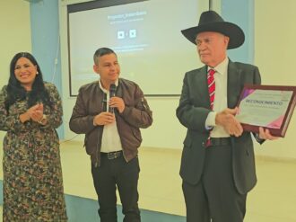 Capacitan a burócratas en trato digno y empatía 