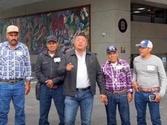 Acuden villacosenses al Congreso para exigir atención a caminos 