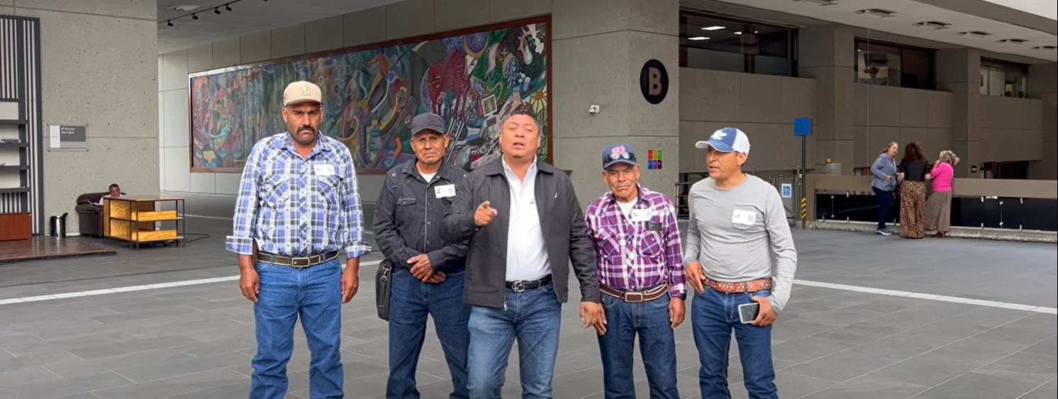 Acuden villacosenses al Congreso para exigir atención a caminos