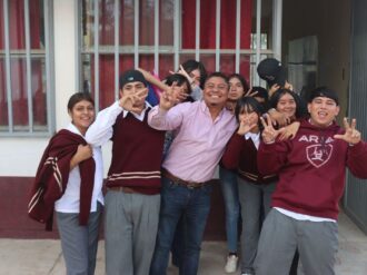 Pier Michel se compromete con estudiantes de EMSaD La Colorada