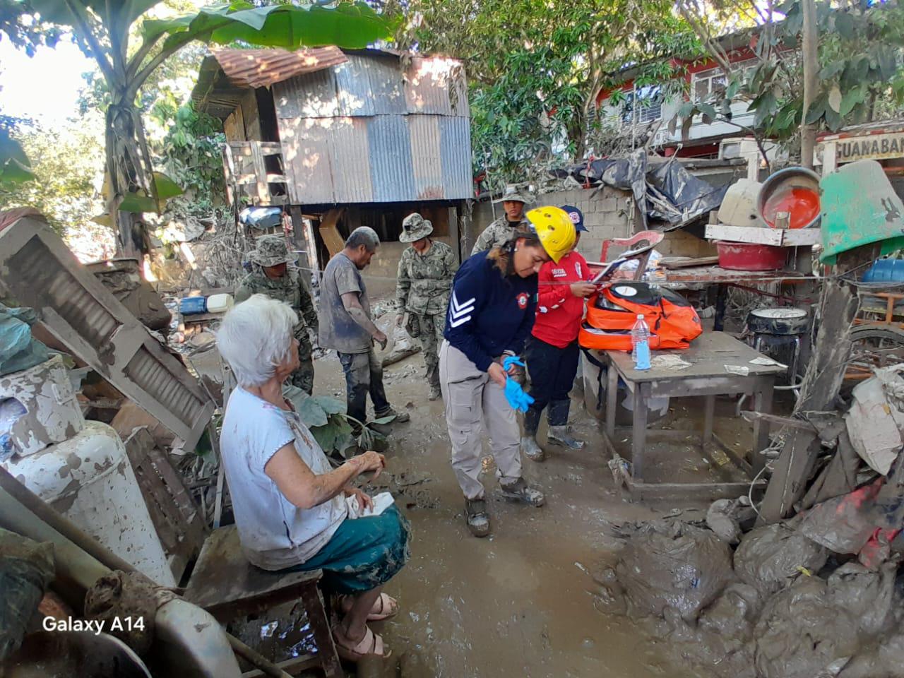 Viajan a Veracruz cinco rescatistas capitalinos