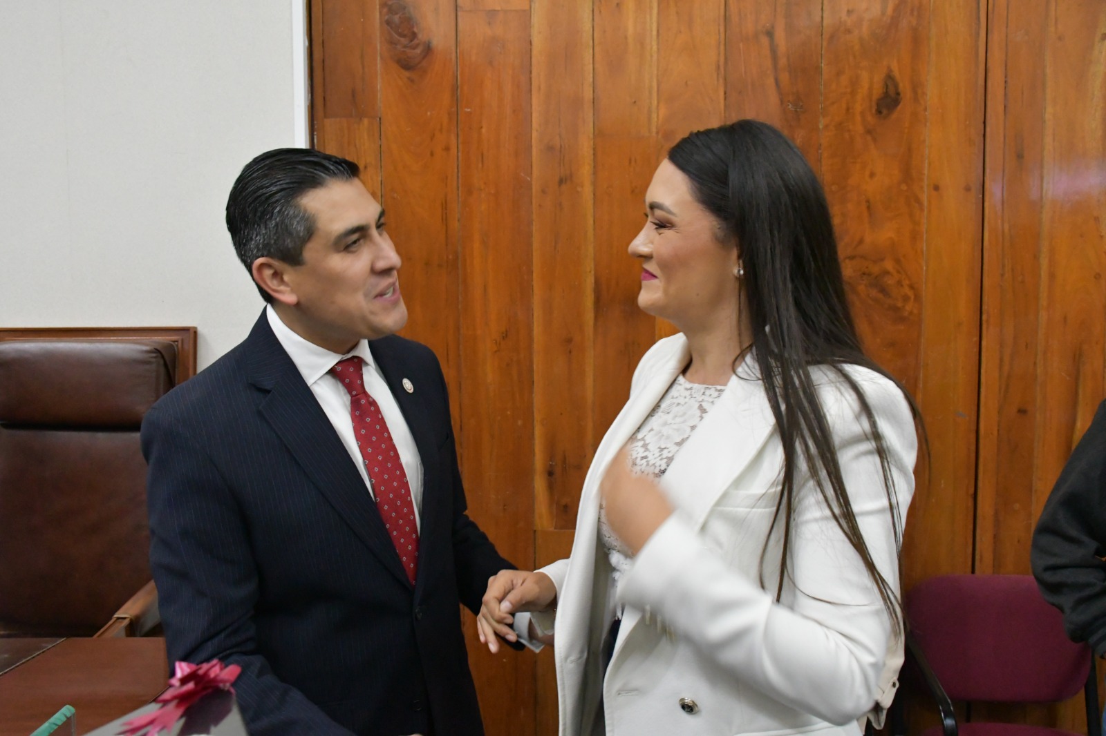 Pide Carlos Peña a Benelly Hernández mediar ante la Secretaría del Bienestar