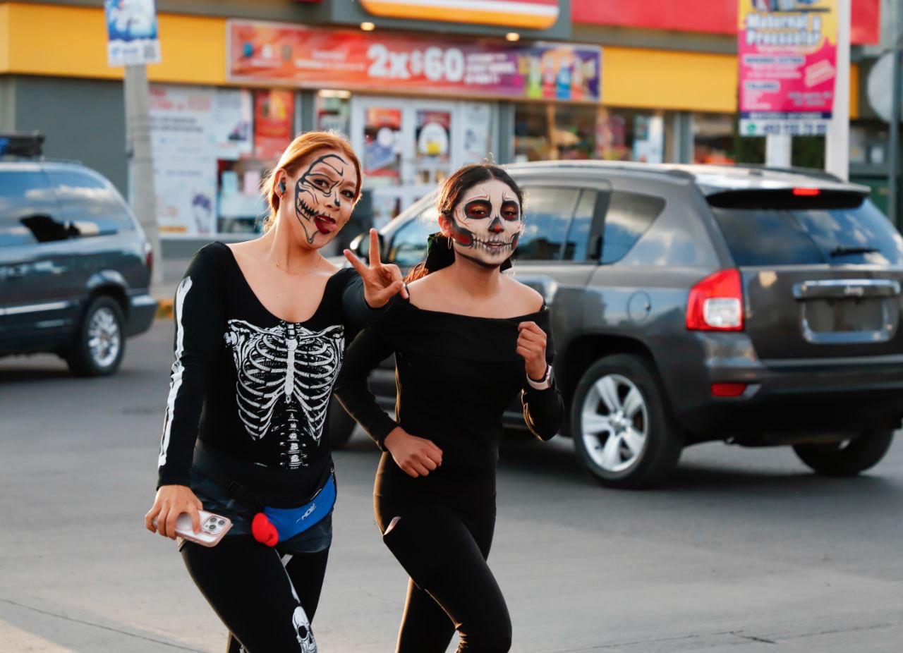 Participan en carrera de disfraces en Fresnillo