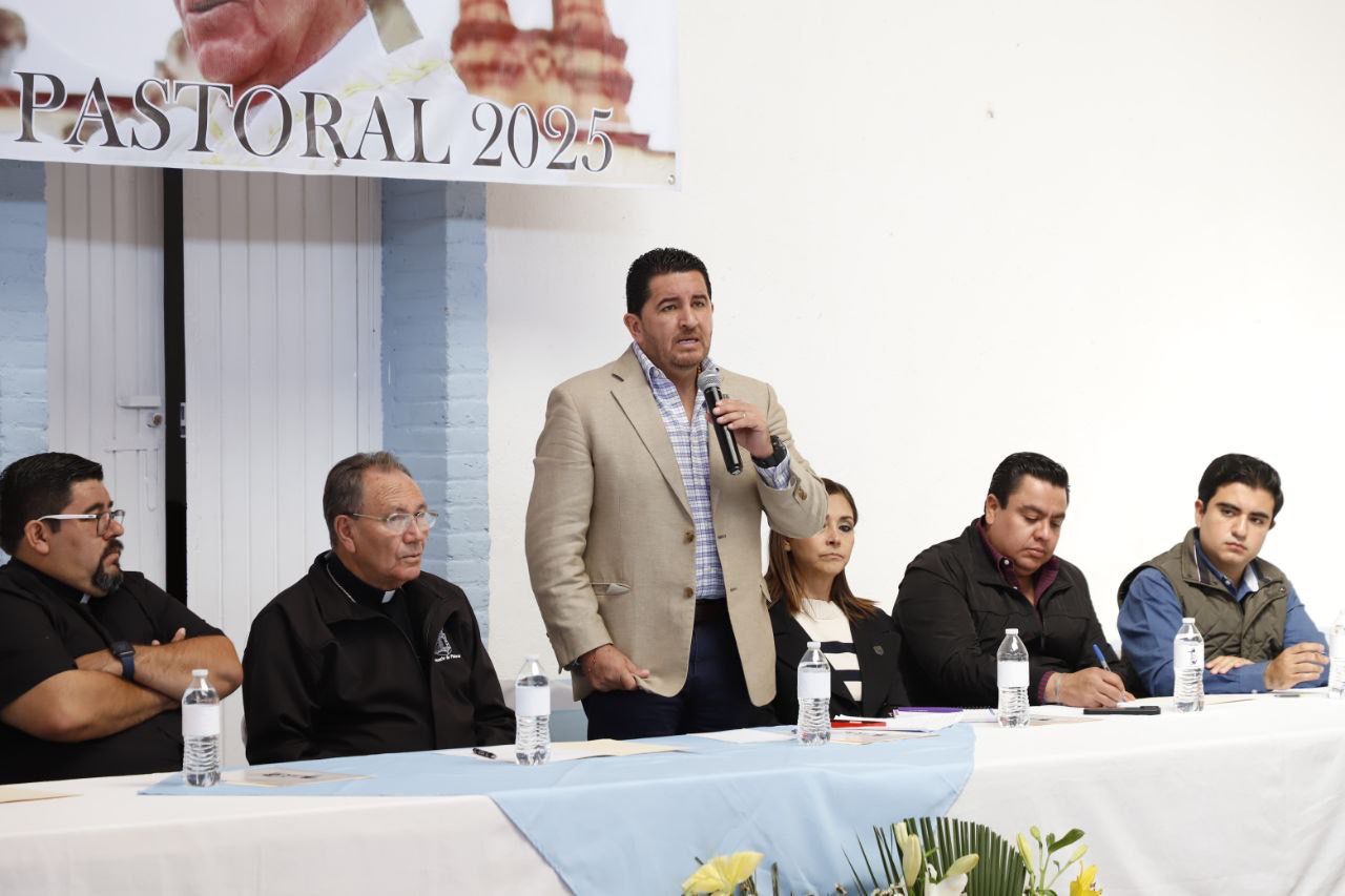 Escuchan preocupaciones de las comunidades 
