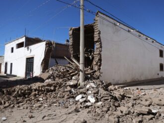 Se derrumba finca entre las calles Rayón y Libertad
