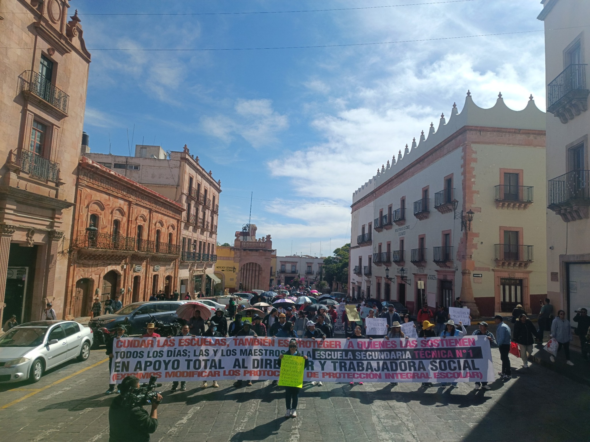 Participan más de 30 mil docentes en megamarcha 