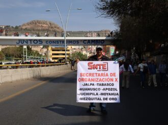 Protesta la 58 del SNTE; se manifiestan y toman el boulevard