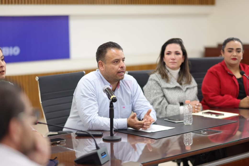 Rinde protesta el cabildo juvenil 2025