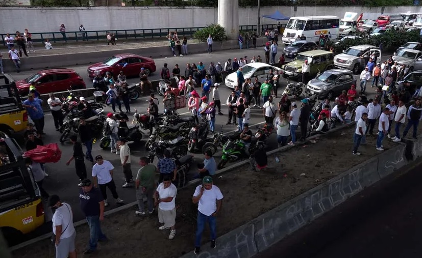 Se imponen transportistas y campesinos; no desisten de megabloqueo