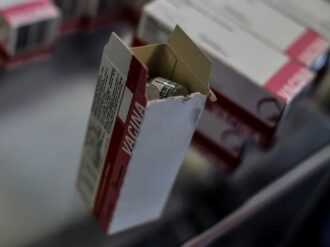 Prevé OMS aumento de neumonía y meningitis por desconfianza en vacunas