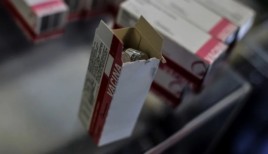 Prevé OMS aumento de neumonía y meningitis por desconfianza en vacunas
