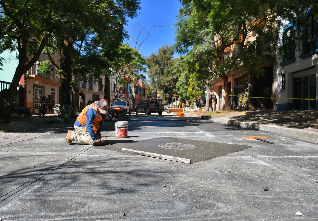 Rehabilitan y bachean calles en Guadalupe 