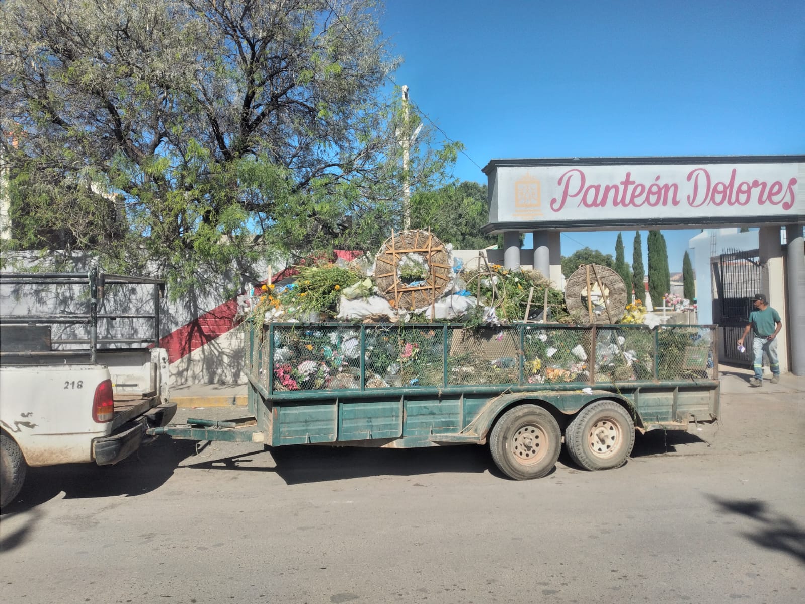 Recoletan 21 toneladas de basura en panteones de Guadalupe