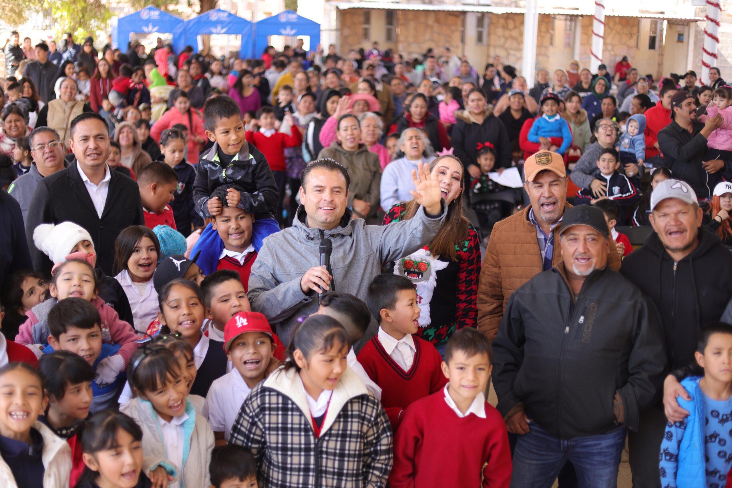 Lleva Miguel Varela la magia de la Navidad a rincones capitalinos