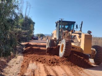 Rehabilitan caminos de terracería en Pánuco