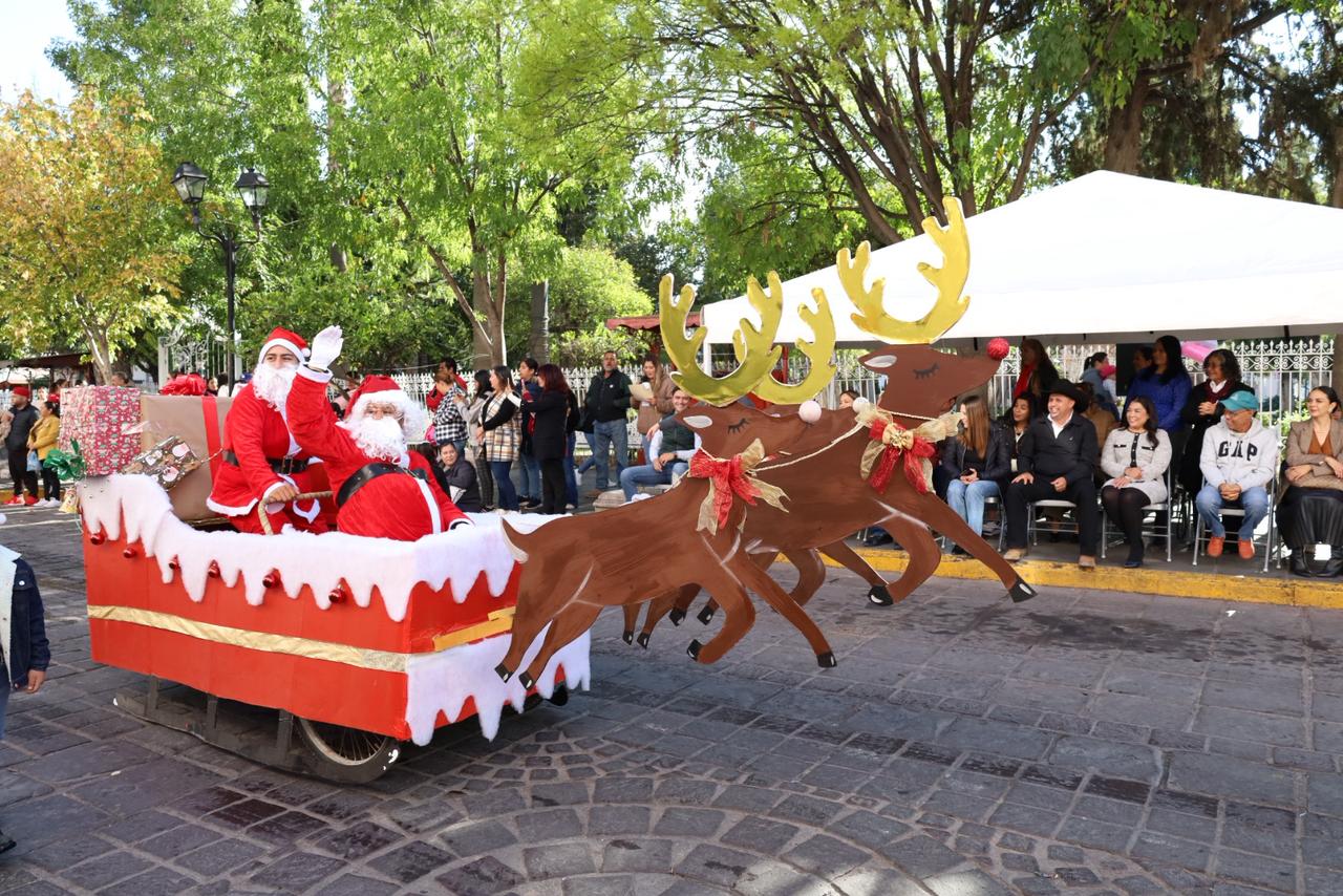 Pequeños renos y duendes toman las calles en Jerez