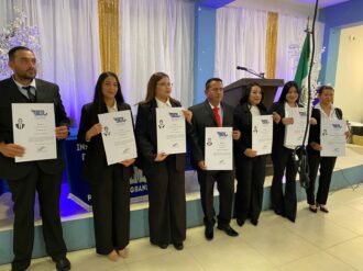 Felicitan a graduados de Educem