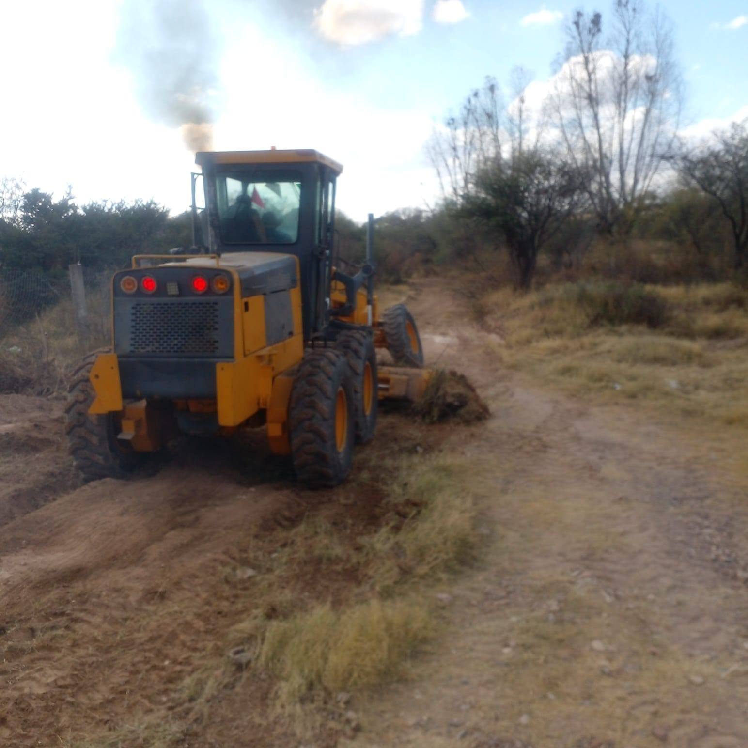 Realizan trabajos en caminos de terracería 