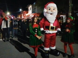 La magia de la Navidad ilumina Villa de Cos