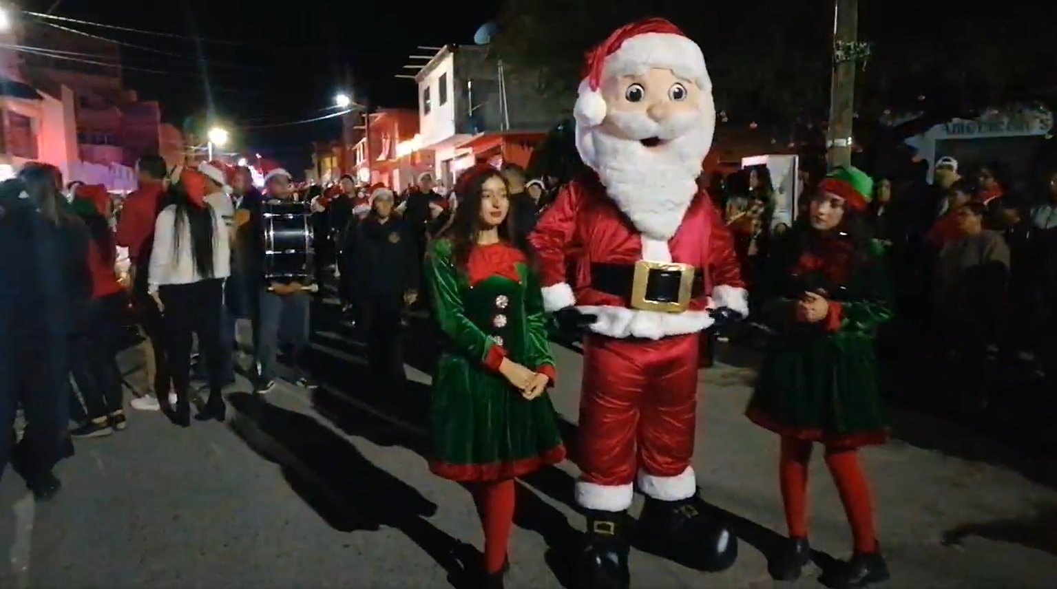 La magia de la Navidad ilumina Villa de Cos