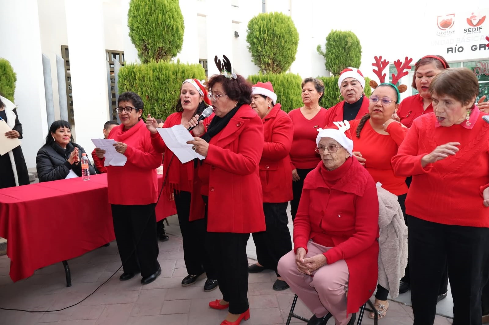 Clausuran cursos en el CDC Azteca