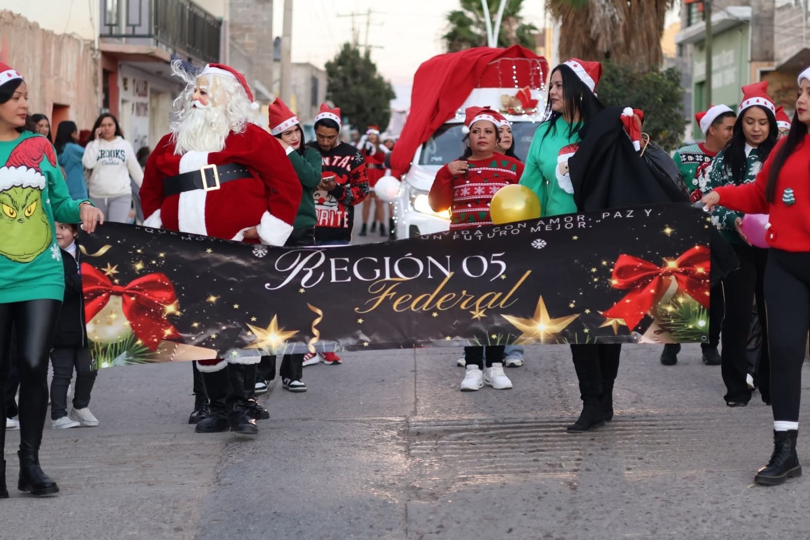 Río Grande se ilumina con tierna Caravana Navideña