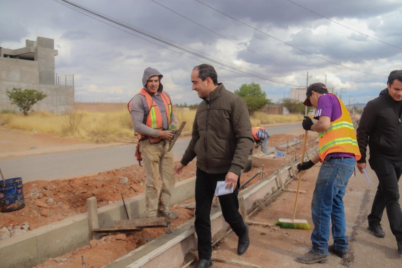 Supervisa Pepe Saldívar construcción en el «Camino Rosa» de Guadalupe
