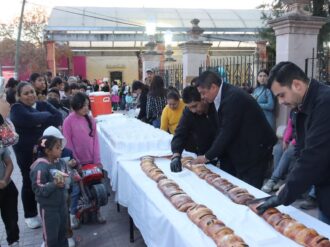 Celebran la llegada de los Reyes Magos en Villa de Cos