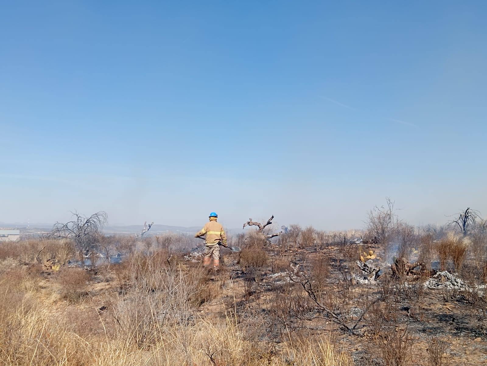 Sofocan incendio de pastizal en Río Grande