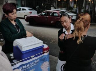 Avanza campaña invernal de vacunación 