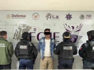 Detienen a tres implicados en incendio de vehículo en la capital 