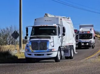 Llega camión de basura y ambulancia a Río Grande