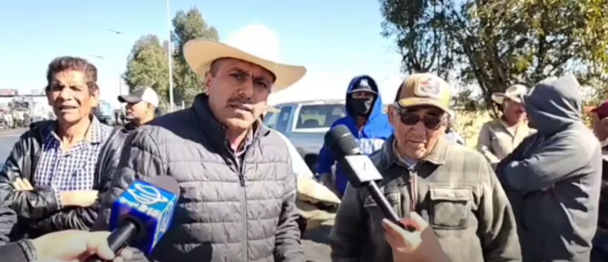 Agricultores bloquean puntos estratégicos en Calera y Fresnillo