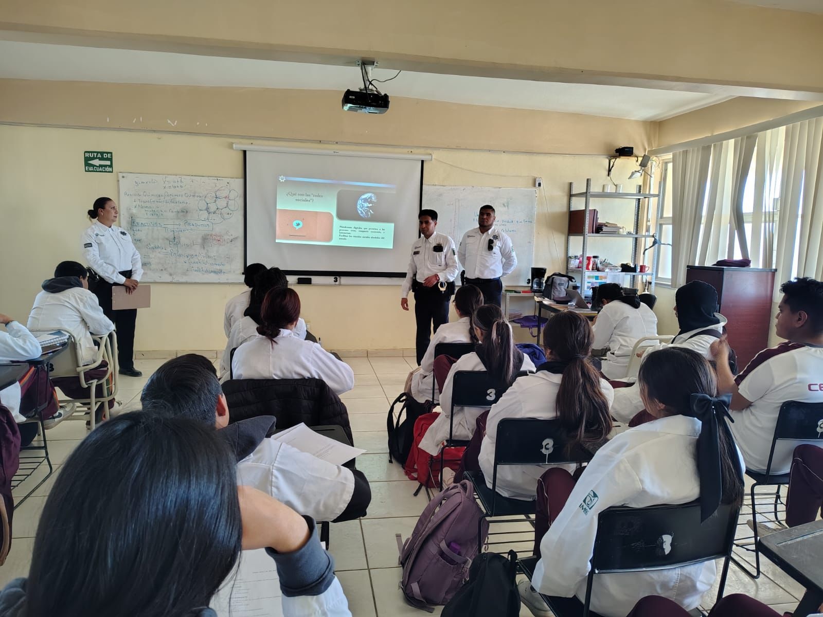 Buscan proteger a jóvenes contra ciberdelitos