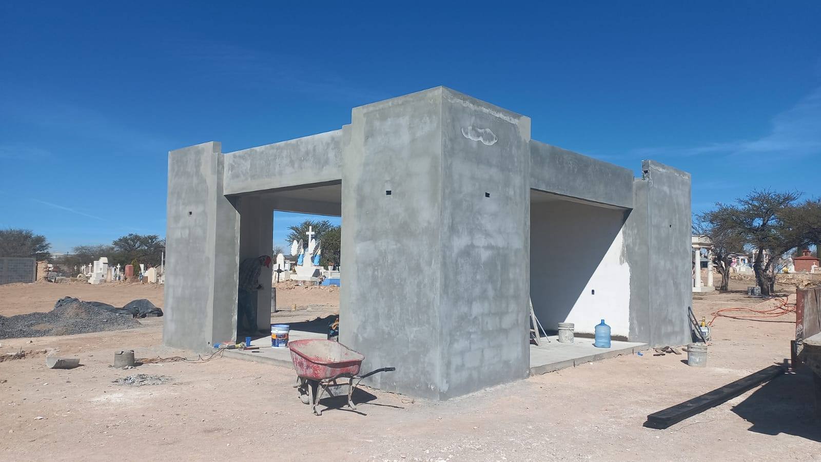 Alianza migrante transforma panteón de Santa Teresa