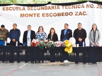 Reconocen décadas de entrega docente en la «Santos Bañuelos»