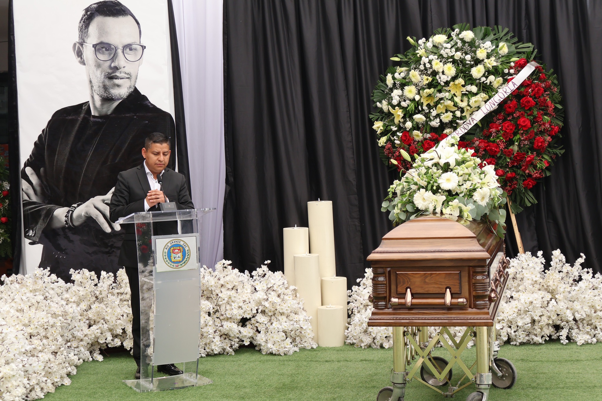 Rinden homenaje póstumo a Víctor Amaury 