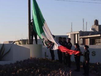 Conmemora Pier Michel Día de la Bandera